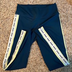 NWOT Nike Dry Fit Leggings